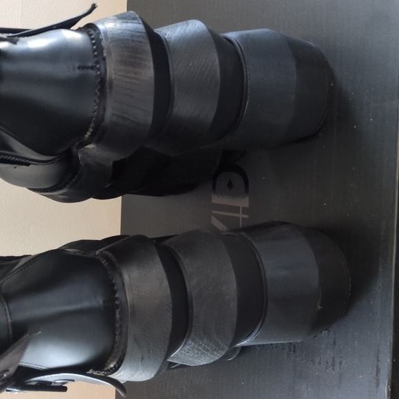 Never Sell Out Platform Boots - Picture 9 of 11